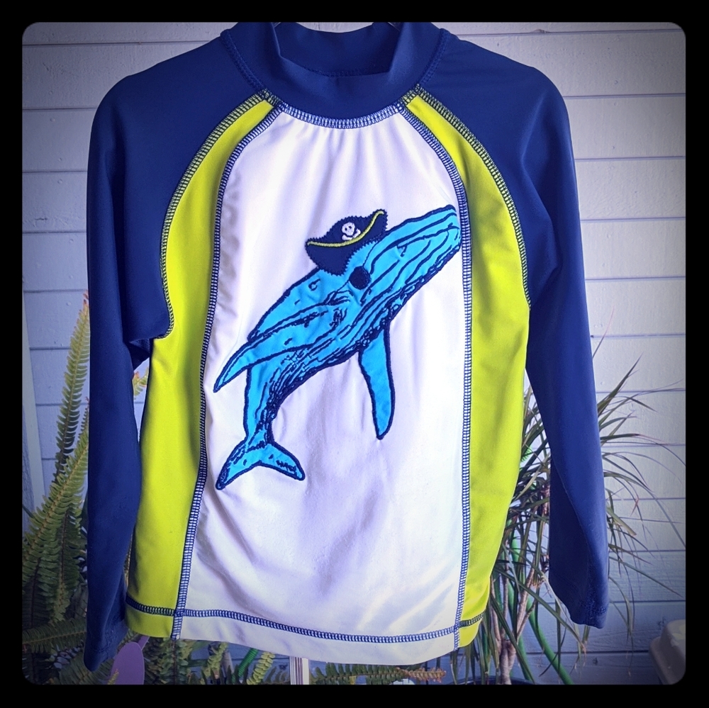 Rad pirate hat, eye patch humpback rashguard